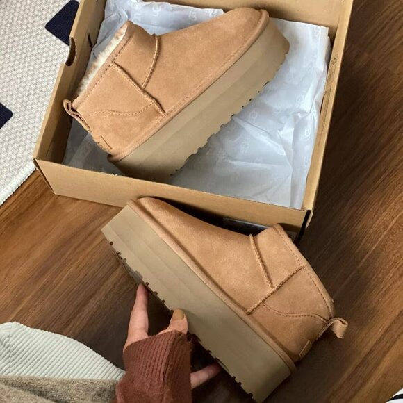 UGG Australia Classic Ultra Mini Platform Boots - Picture 2 of 5
